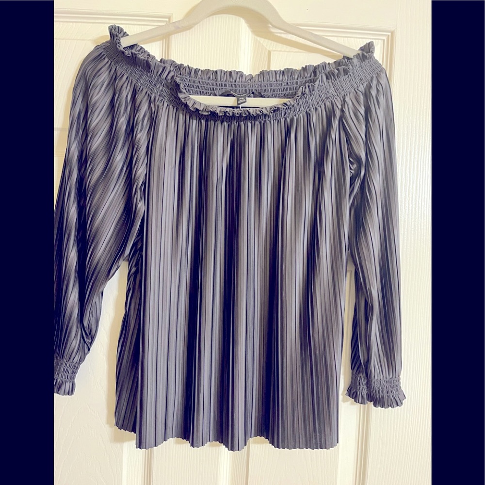 XS Dark Purple/blue/black Banana Republic ruffle off the shoulder silk blouse